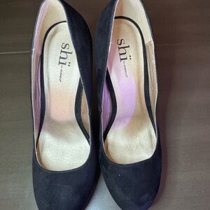SHI by JOURNEYS Deep Black Suede High Heels - Size 7M